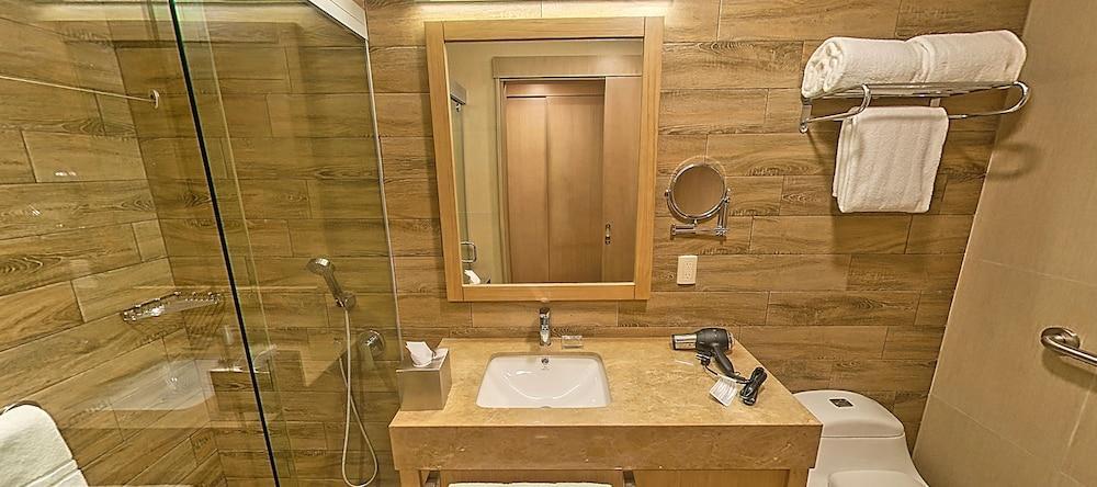 Radisson Hotel Guayaquil Extérieur photo Bathroom