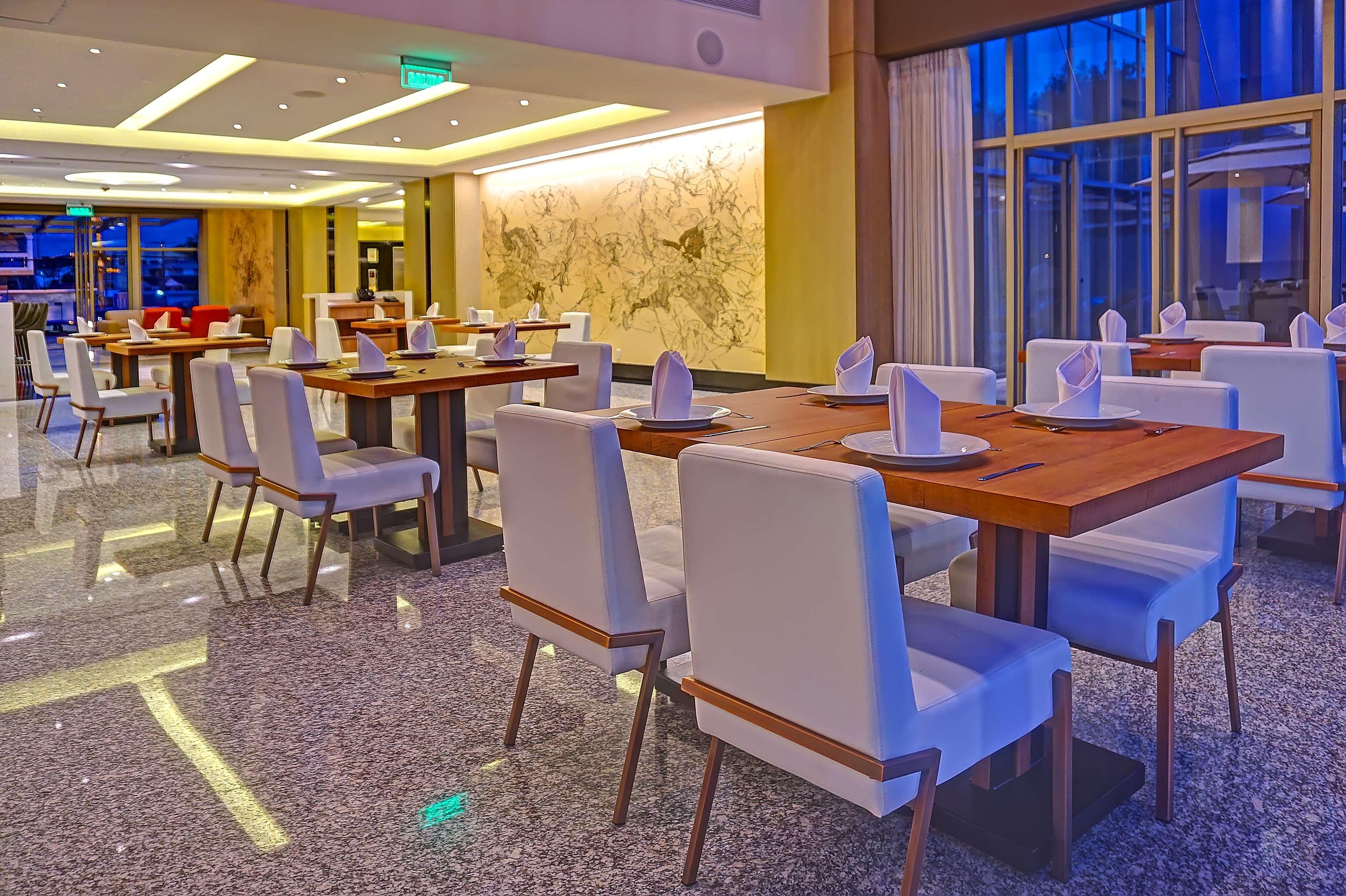 Radisson Hotel Guayaquil Extérieur photo The restaurant