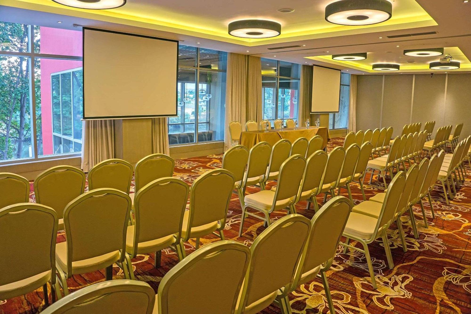 Radisson Hotel Guayaquil Extérieur photo Meeting room