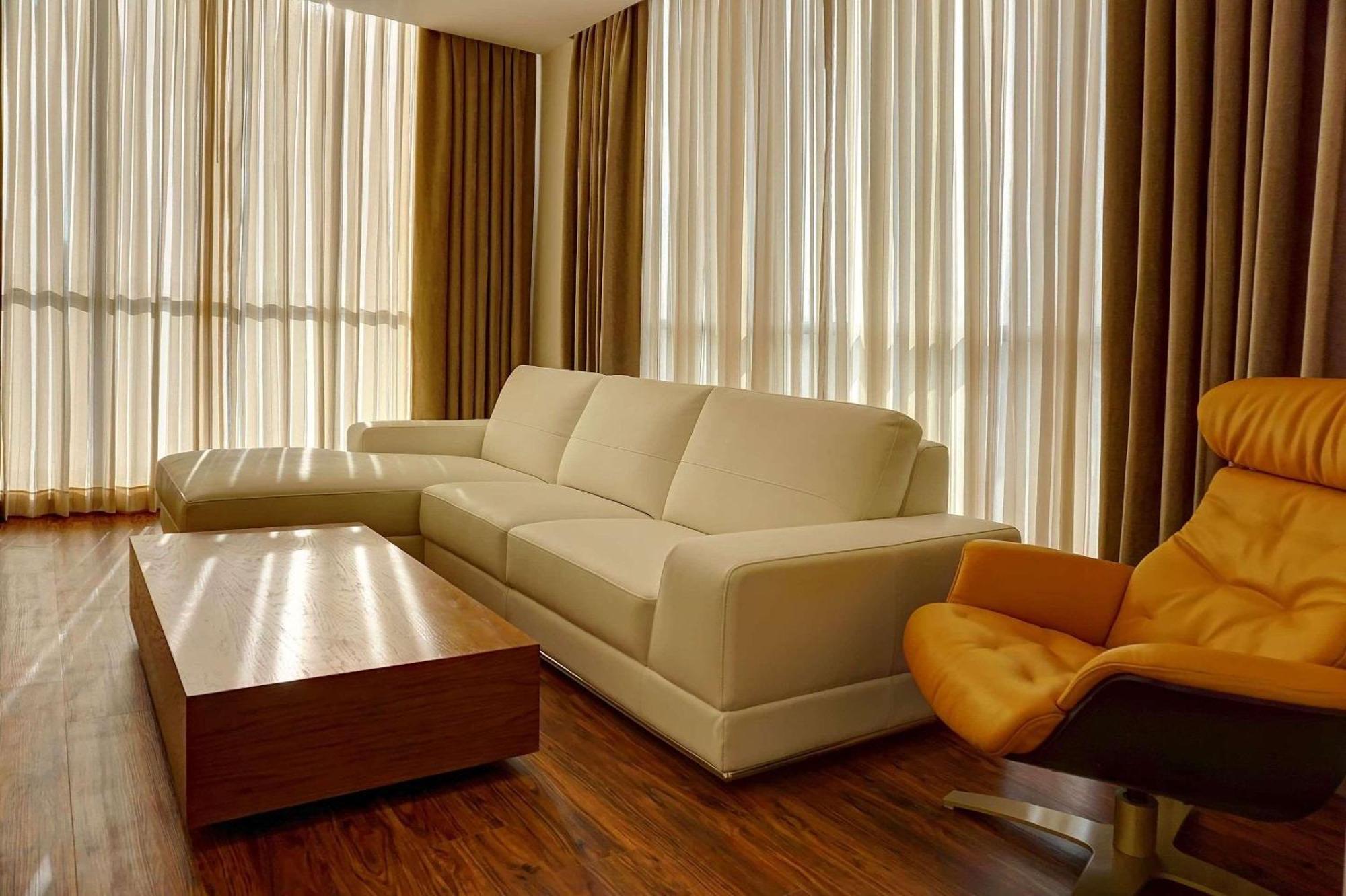 Radisson Hotel Guayaquil Extérieur photo A living room with a sofa