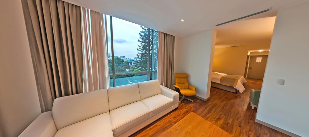 Radisson Hotel Guayaquil Extérieur photo Suite