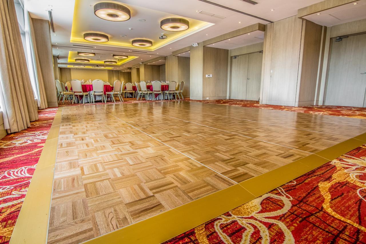 Radisson Hotel Guayaquil Extérieur photo A parquet floor